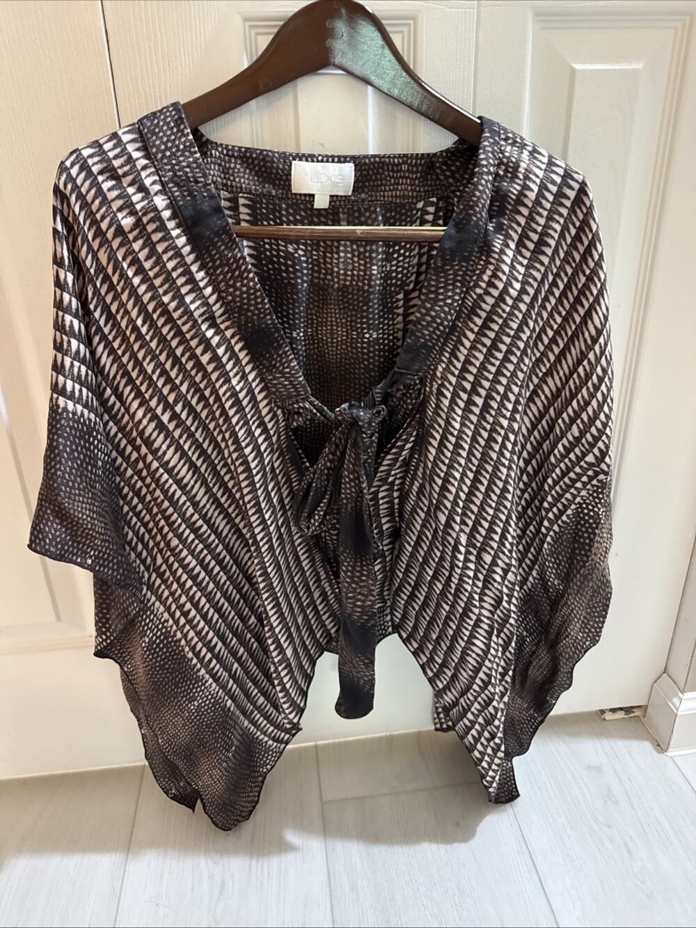 $400 ALEXIS poncho Top. 100% Silk. Made In U.S.A. Size M. Adjustable Size.